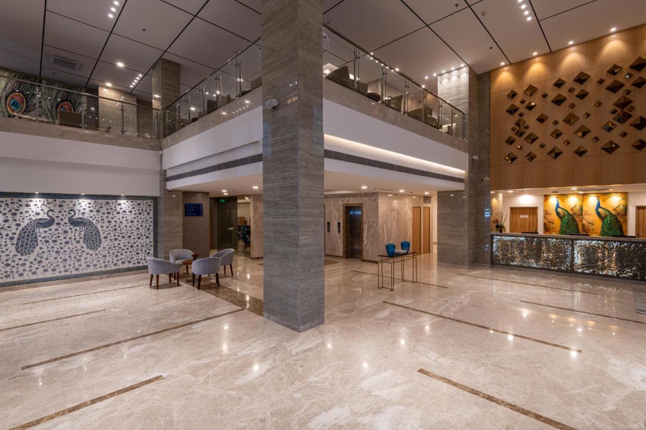 Expoinn Suites And Convention Большая Нойда Экстерьер фото