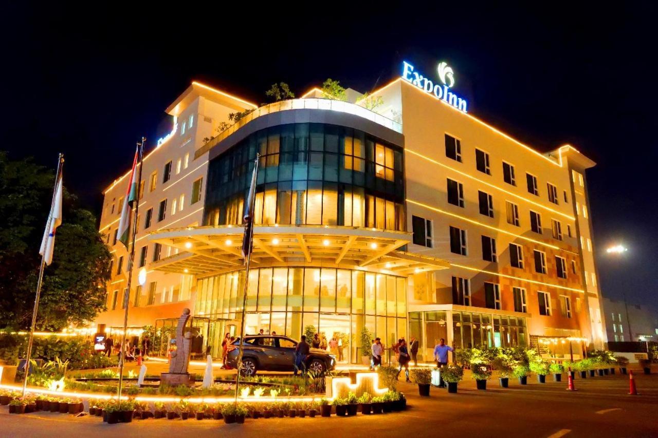 Expoinn Suites And Convention Большая Нойда Экстерьер фото